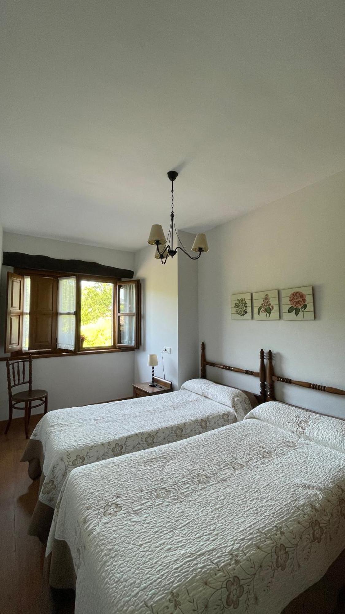 Apartamentos El Picoretu Mestas De Con Buitenkant foto