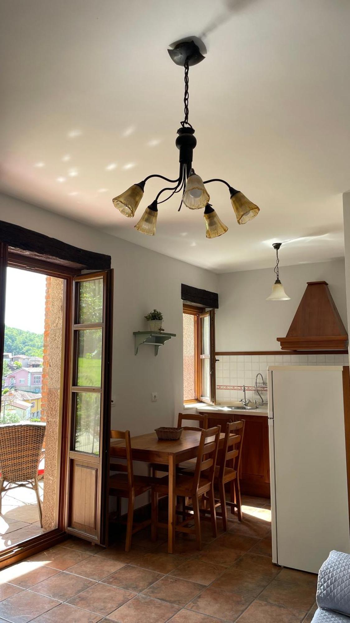 Apartamentos El Picoretu Mestas De Con Buitenkant foto