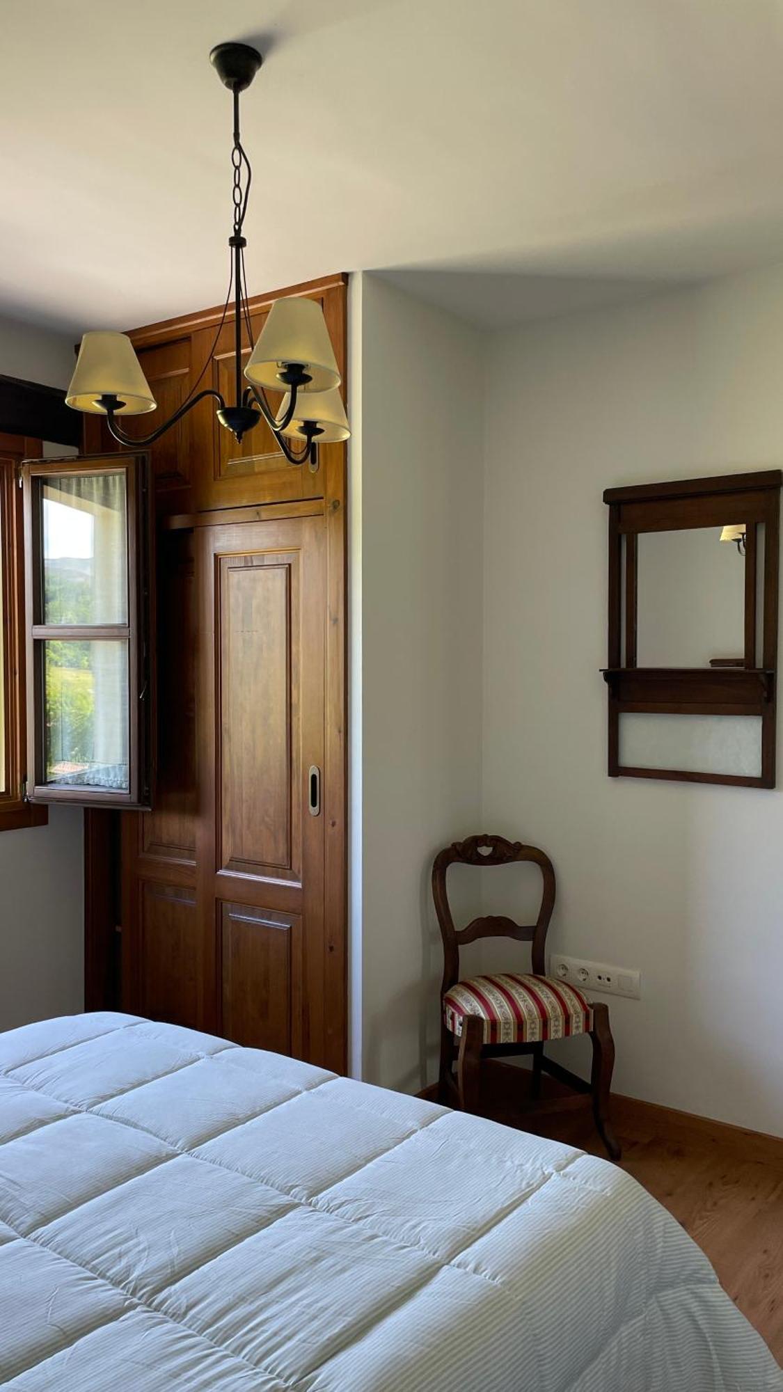 Apartamentos El Picoretu Mestas De Con Buitenkant foto
