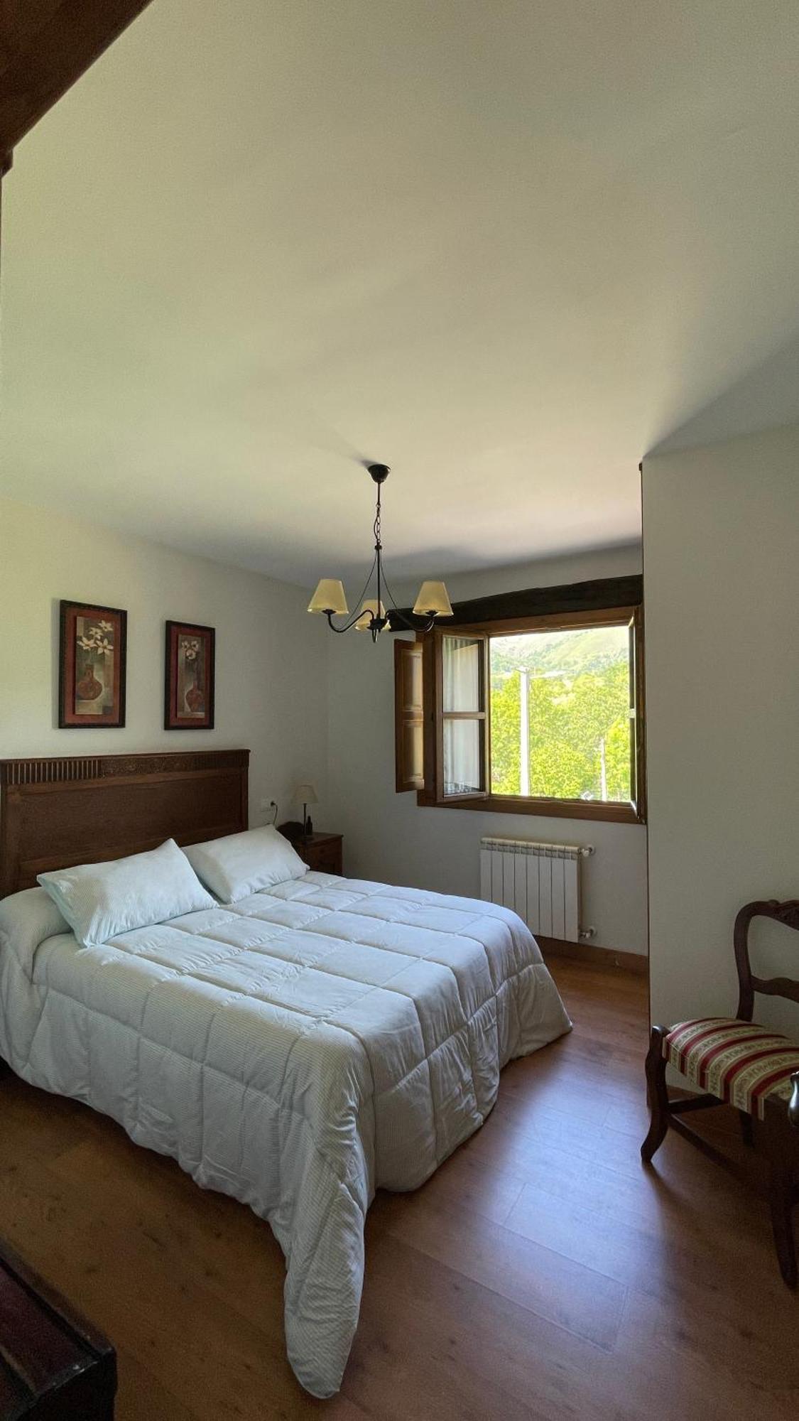 Apartamentos El Picoretu Mestas De Con Buitenkant foto
