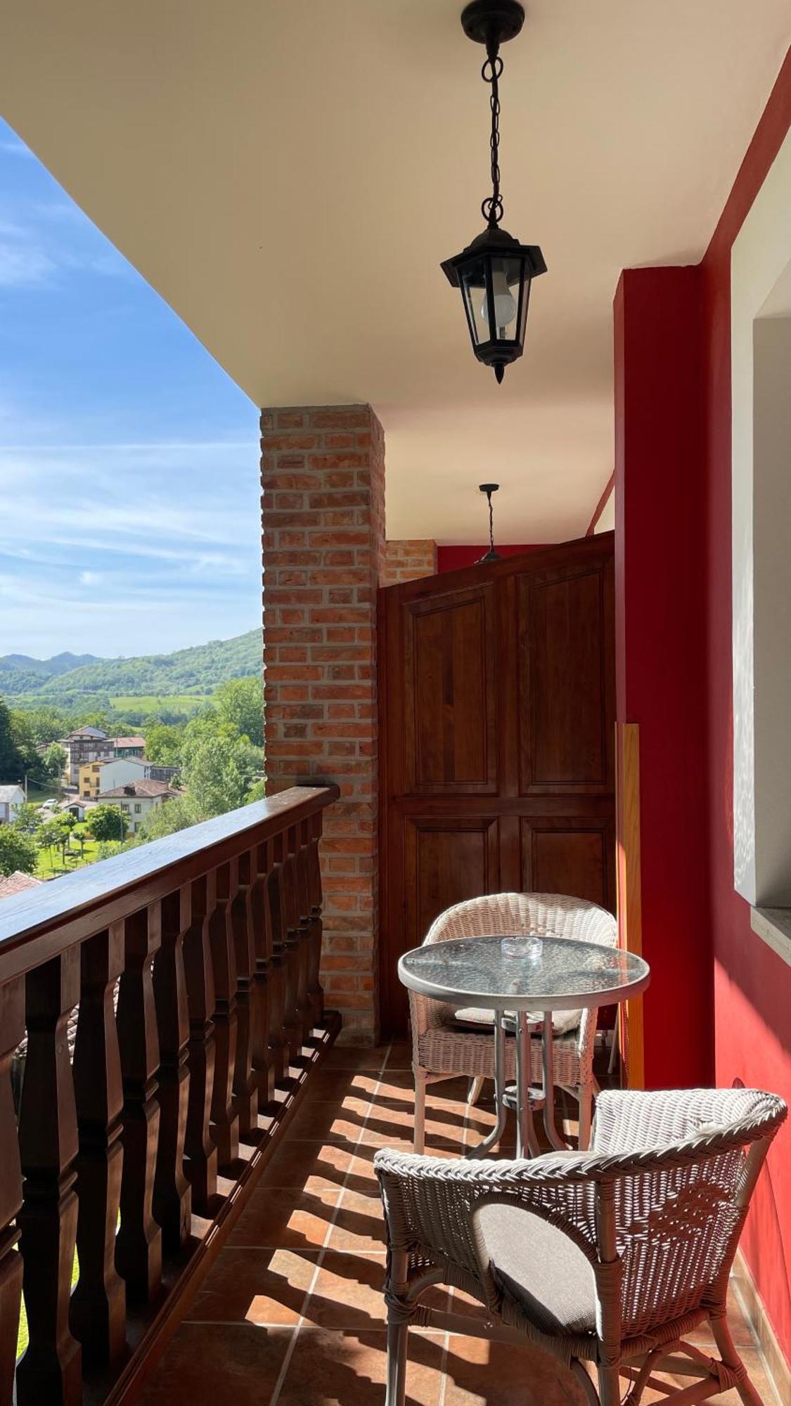 Apartamentos El Picoretu Mestas De Con Buitenkant foto