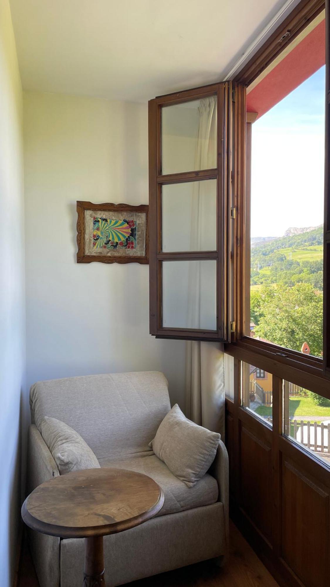 Apartamentos El Picoretu Mestas De Con Buitenkant foto