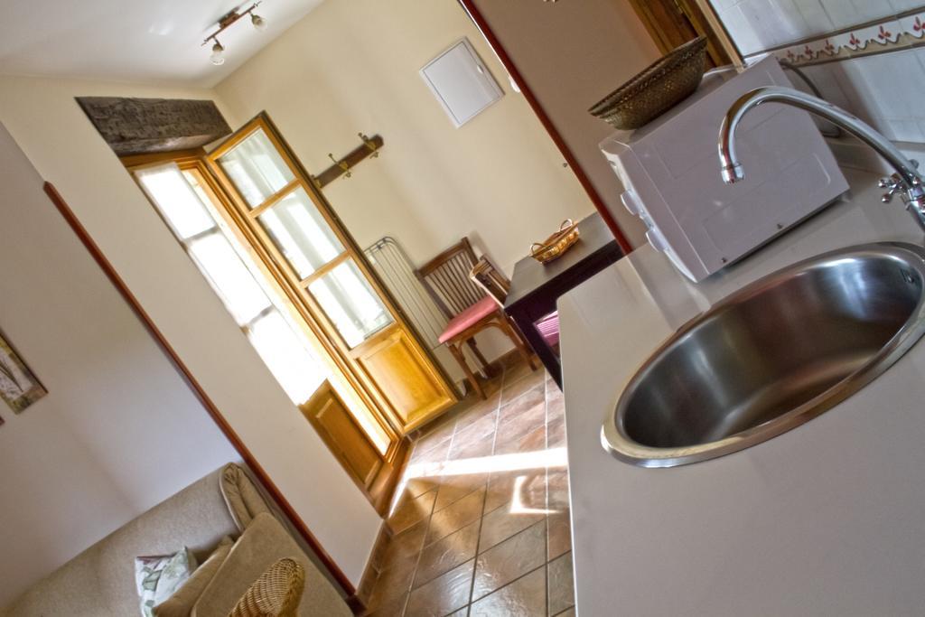 Apartamentos El Picoretu Mestas De Con Buitenkant foto